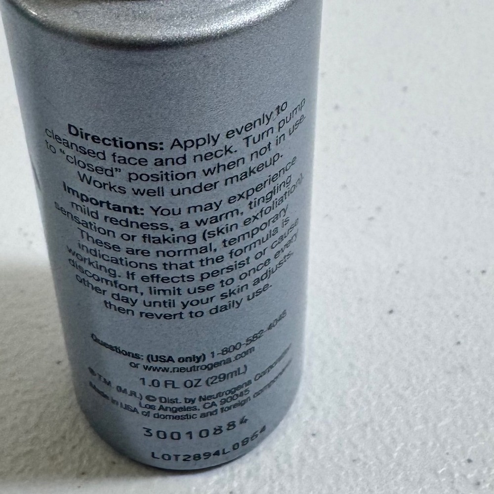 Neutrogena Rapid Wrinkle Repair Night Moisturizer Accelerated Retinol SA 1 FL OZ - Picture 2 of 5
